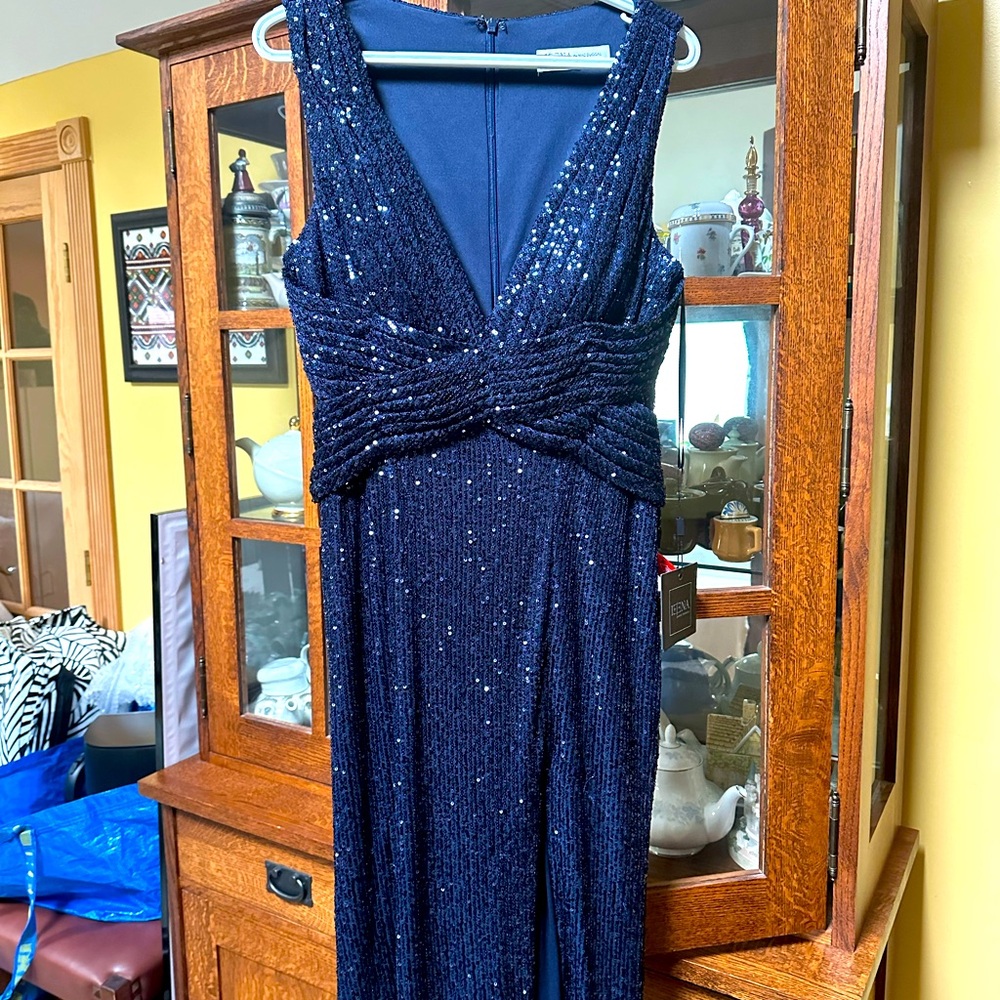 Gorgeous new size 10 MacDuggal full length gown in midnight blue.